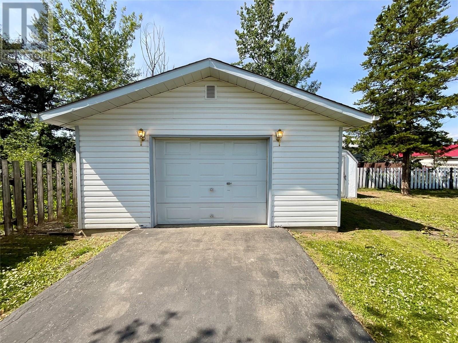 Photo 39 of 120 Ash Crescent, Tumbler Ridge BC