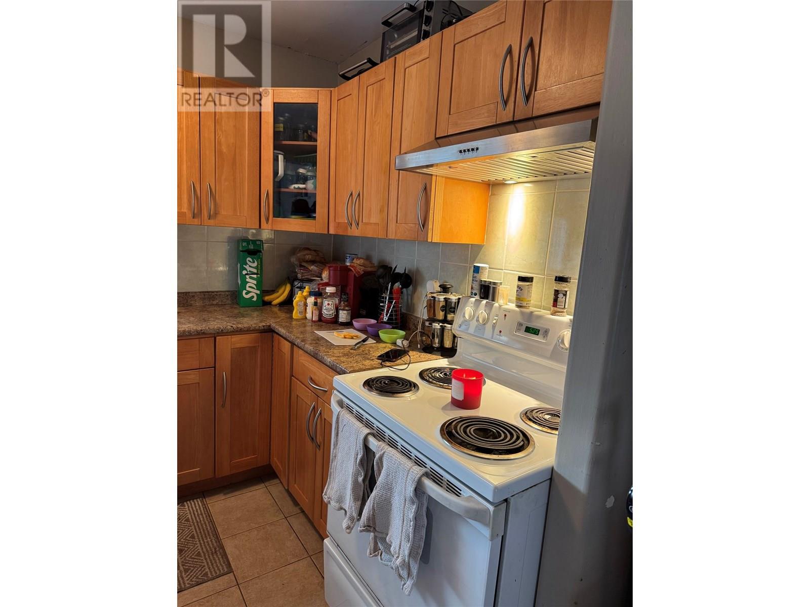  1087 Government Street, Penticton