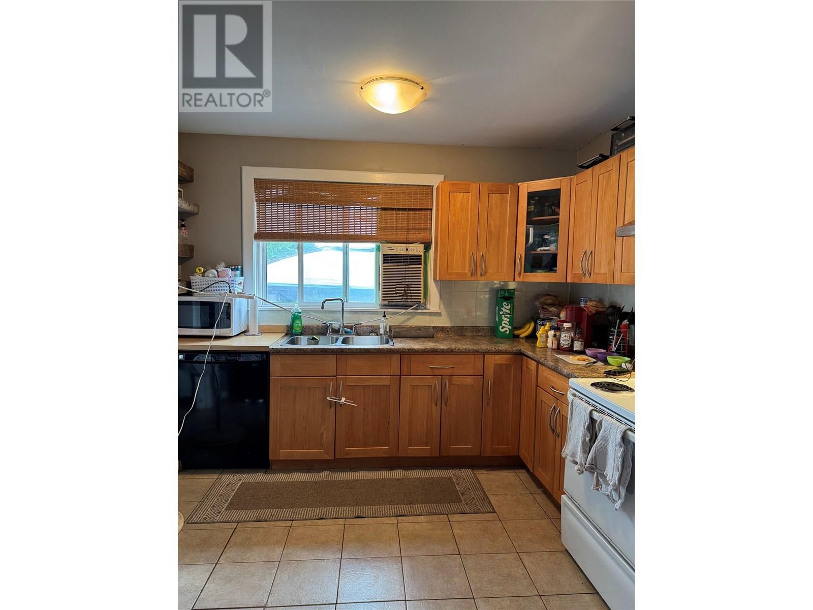  1087 Government Street, Penticton