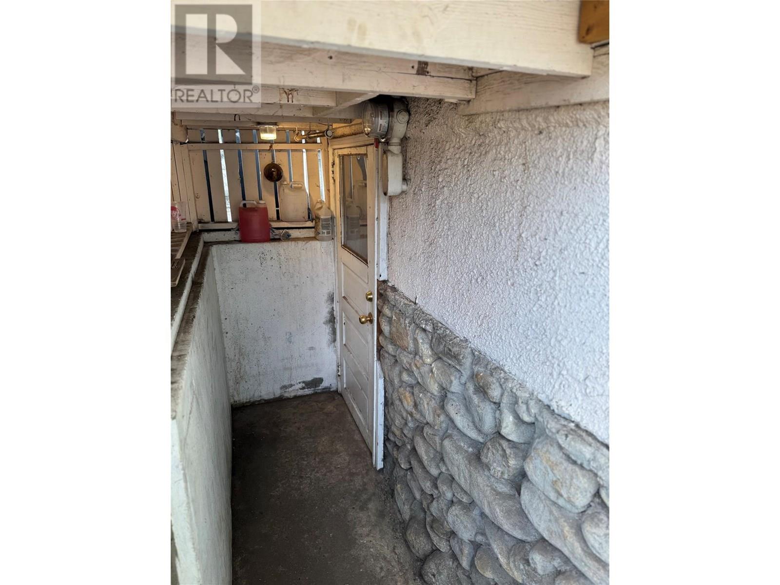  1087 Government Street, Penticton