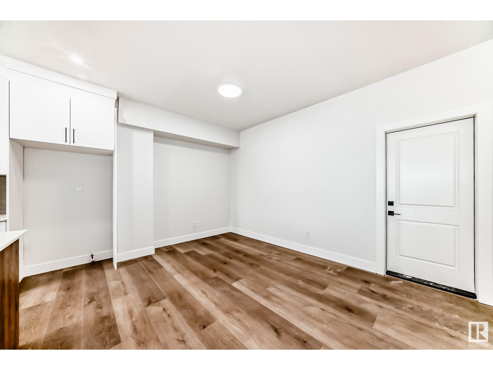 Photo 8 of 5024 67 St, Beaumont AB