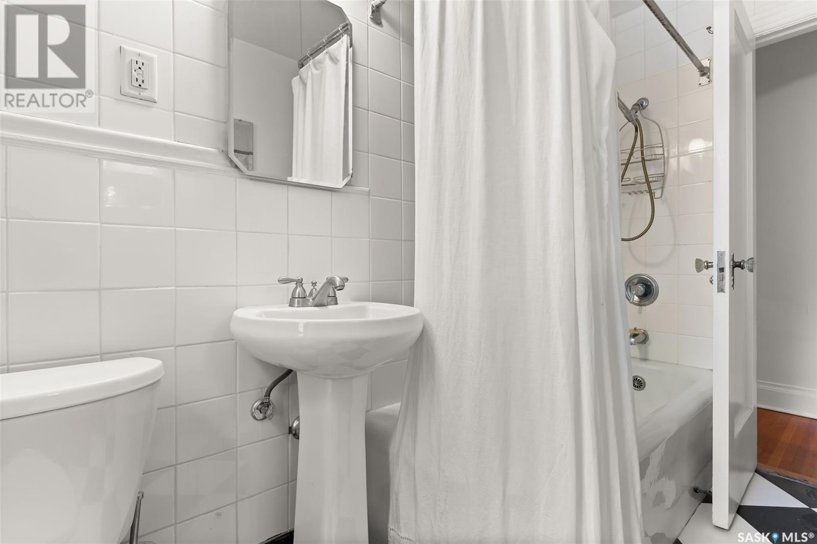 Photo 21 of 203 2305 Victoria Avenue, Regina SK