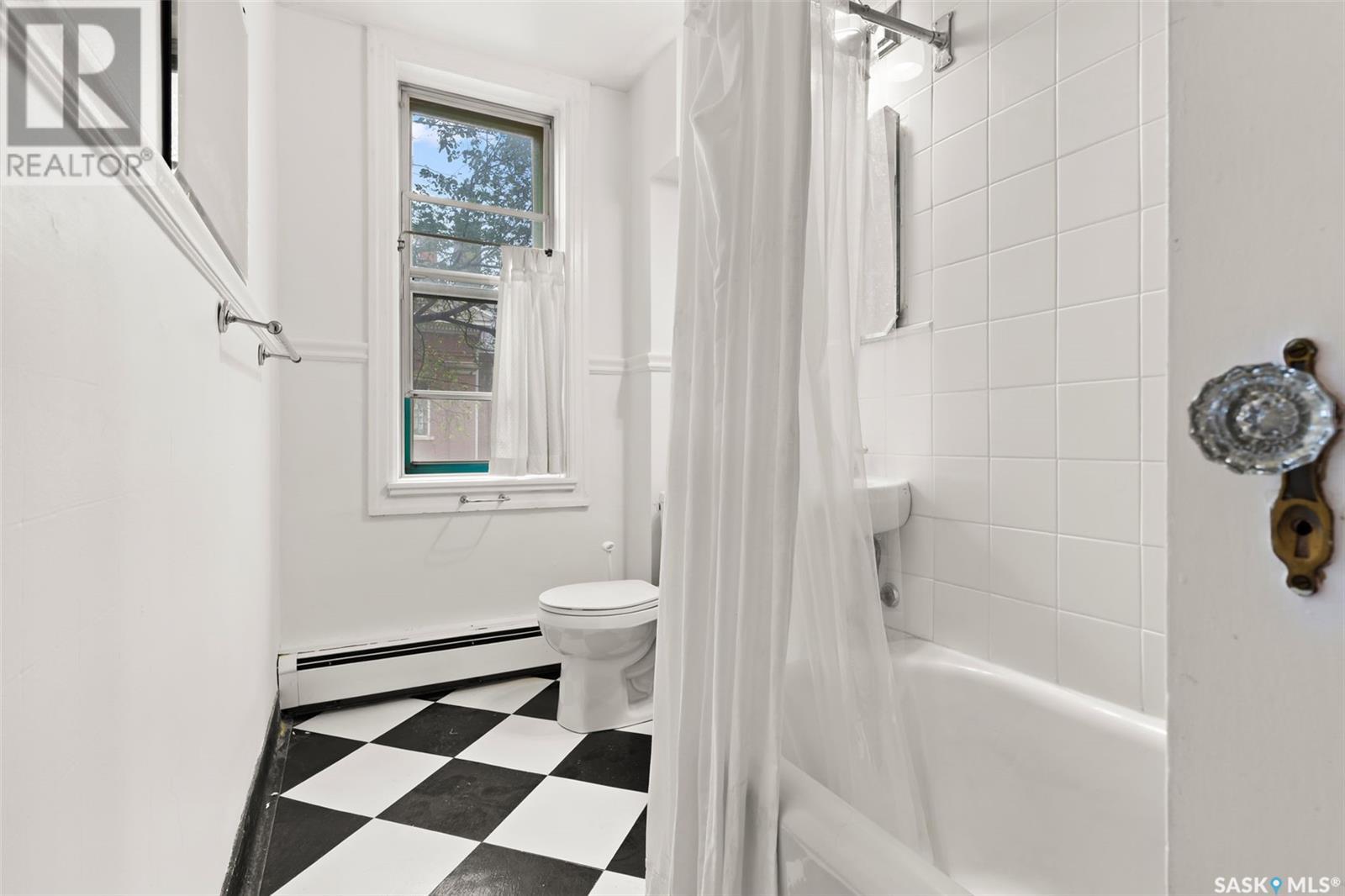 Photo 1 of 203 2305 Victoria Avenue, Regina SK