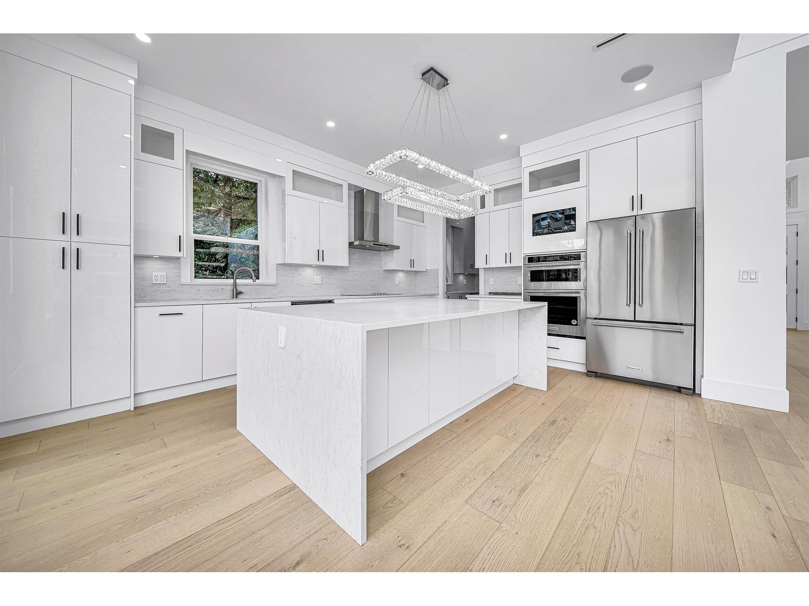 Photo 4 of 5468 184 Street, Surrey BC