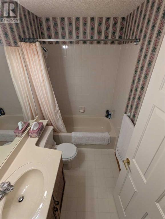 Single Family House Bungalow for Sale in  Douglasview Park SE Douglasdale/Glen Calgary 