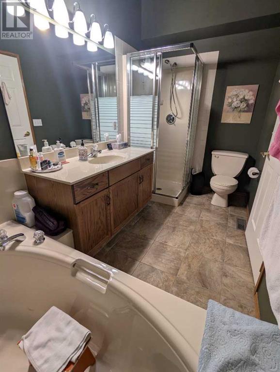 Single Family House Bungalow for Sale in  Douglasview Park SE Douglasdale/Glen Calgary 