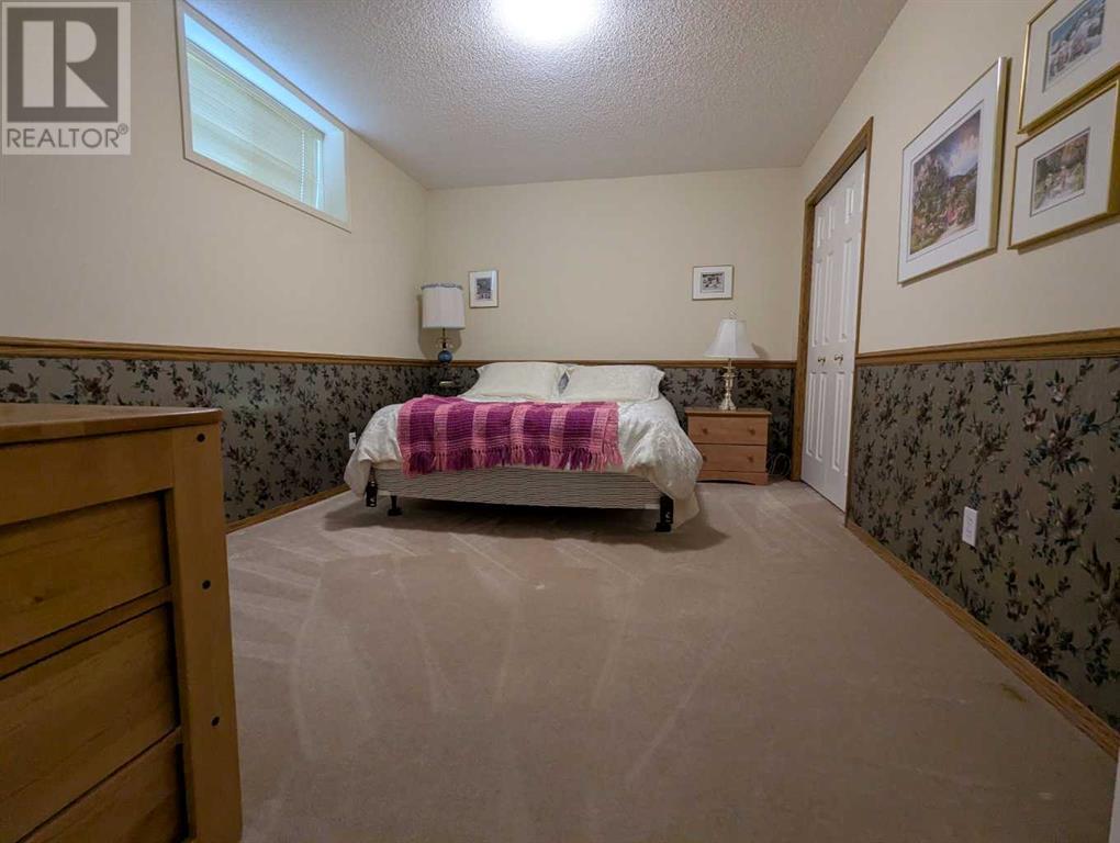 Single Family House Bungalow for Sale in  Douglasview Park SE Douglasdale/Glen Calgary 