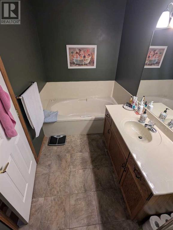 Single Family House Bungalow for Sale in  Douglasview Park SE Douglasdale/Glen Calgary 