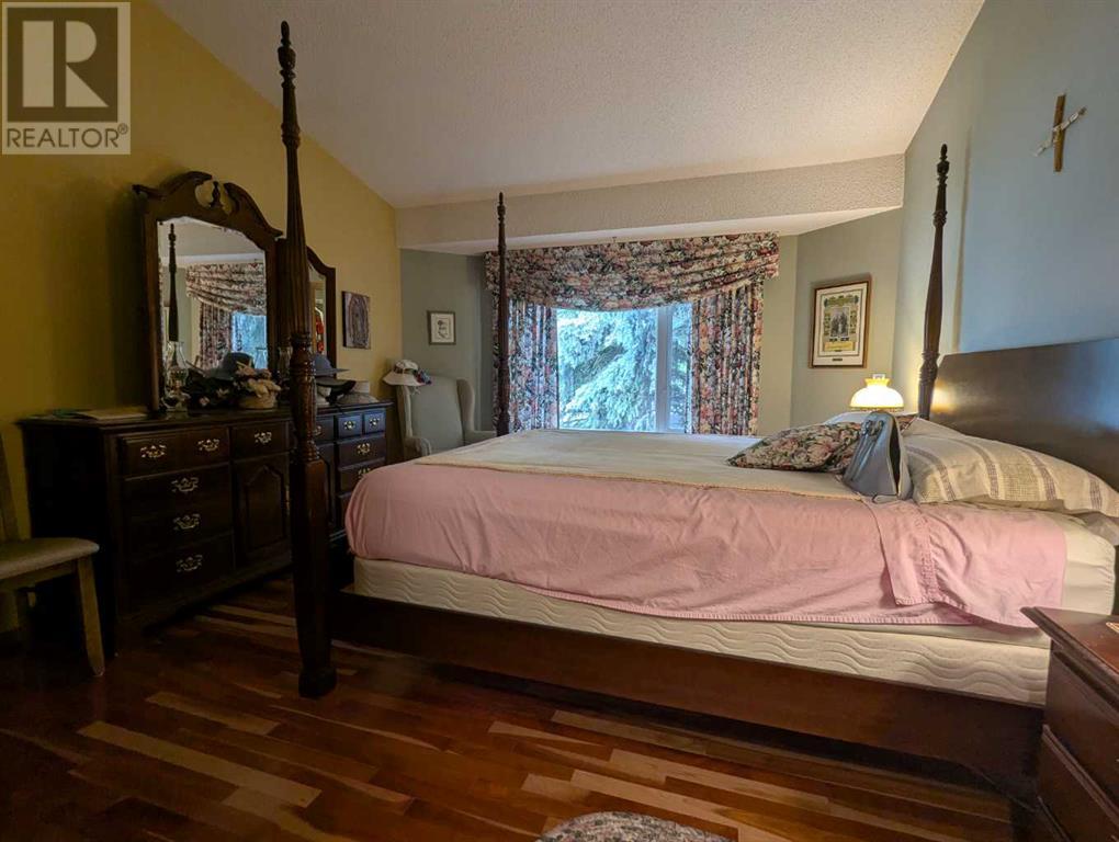 Single Family House Bungalow for Sale in  Douglasview Park SE Douglasdale/Glen Calgary 