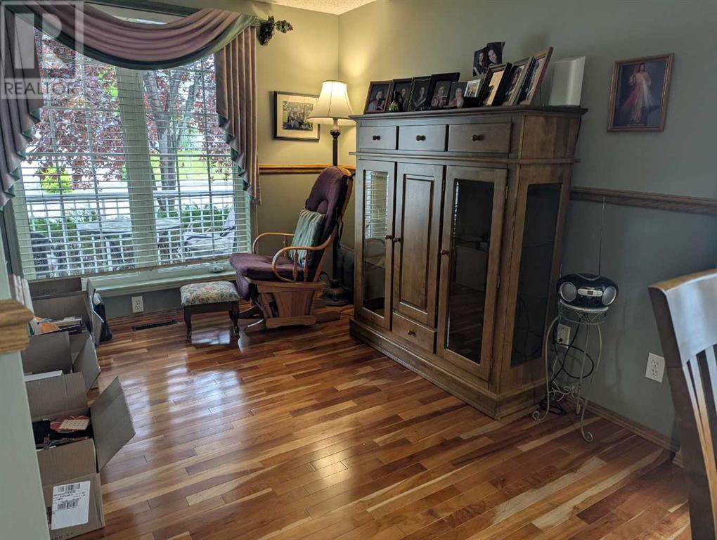 Single Family House Bungalow for Sale in  Douglasview Park SE Douglasdale/Glen Calgary 