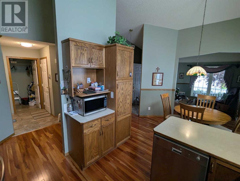 Single Family House Bungalow for Sale in  Douglasview Park SE Douglasdale/Glen Calgary 