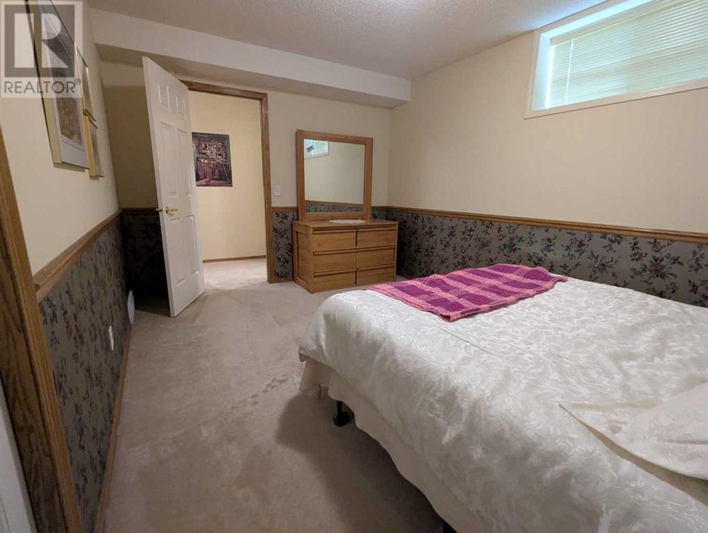 Single Family House Bungalow for Sale in  Douglasview Park SE Douglasdale/Glen Calgary 