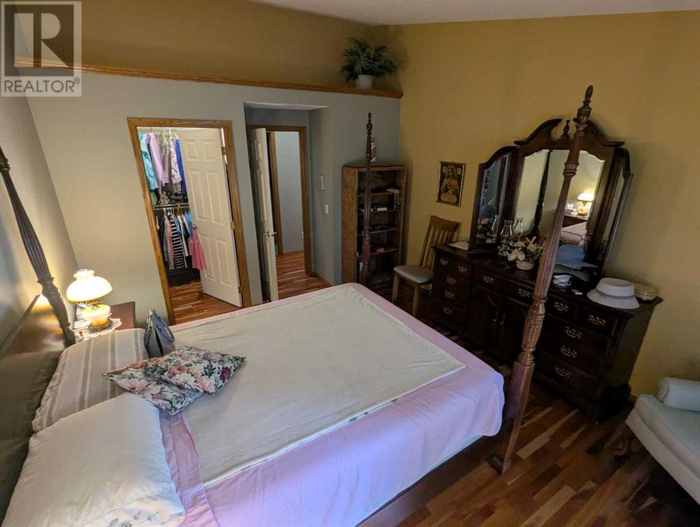 Single Family House Bungalow for Sale in  Douglasview Park SE Douglasdale/Glen Calgary 