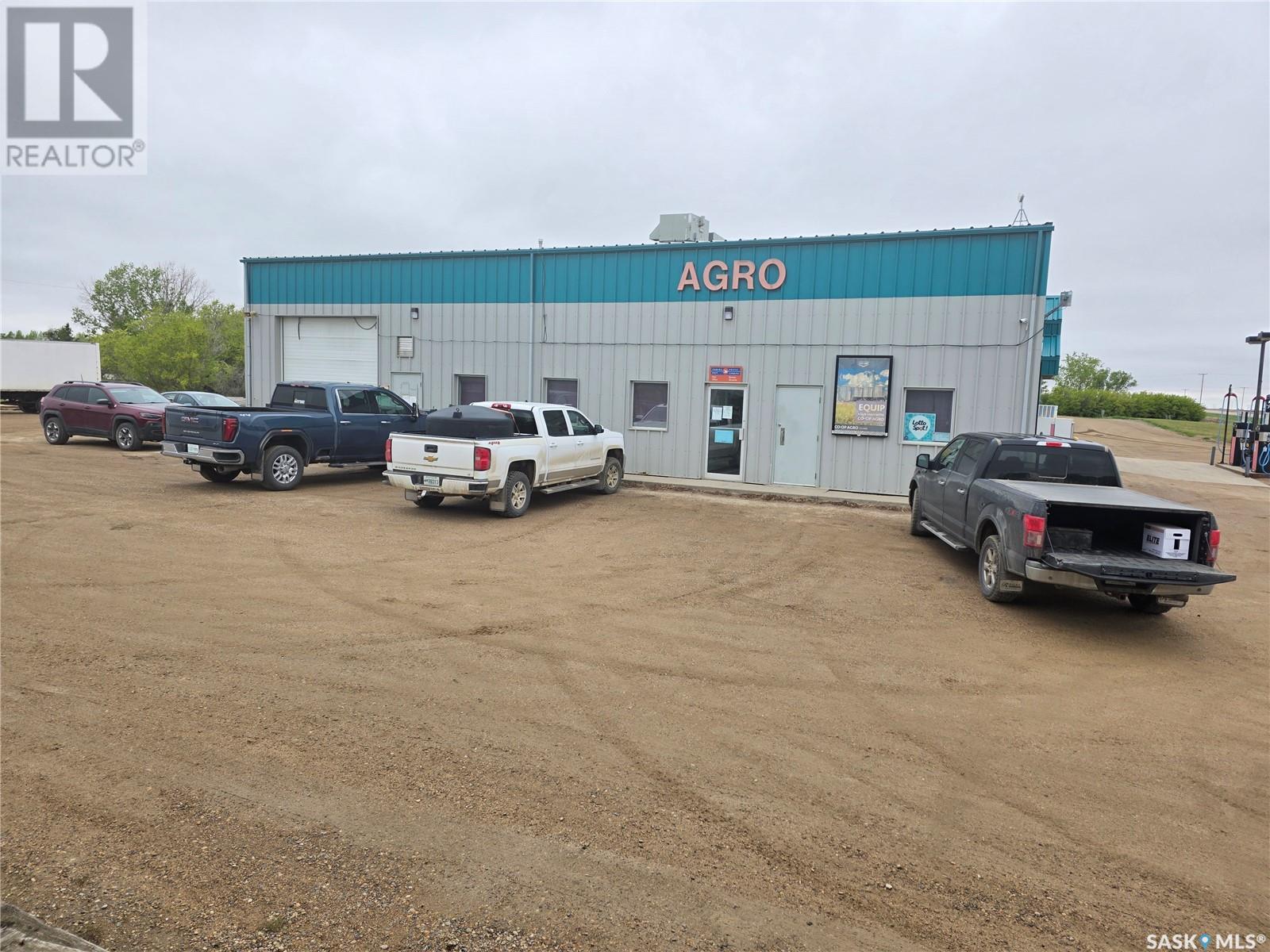 Photo 5 of 401 Main Street, Macrorie SK