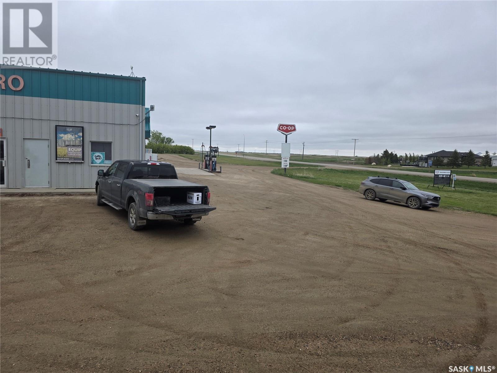 Photo 6 of 401 Main Street, Macrorie SK