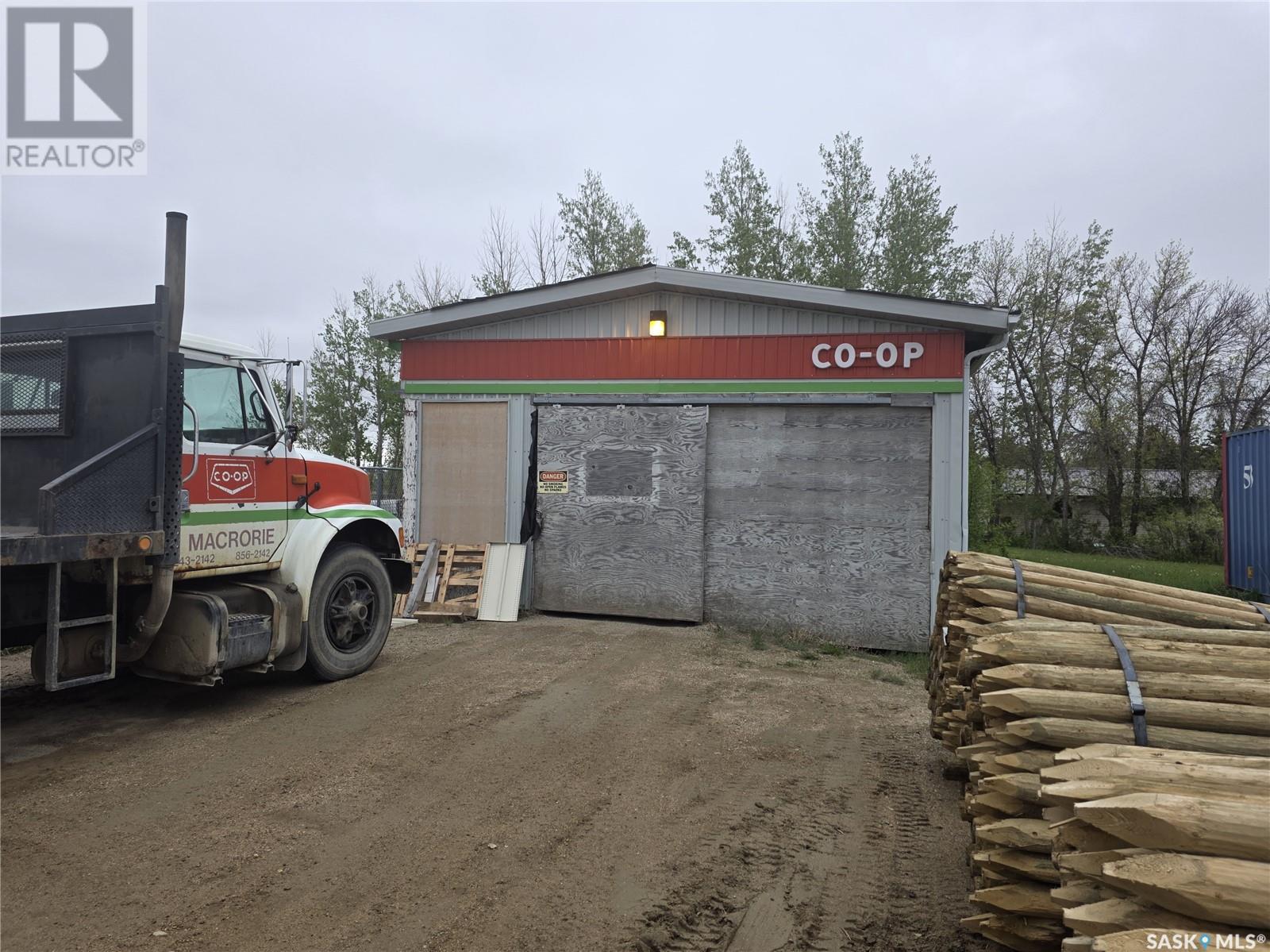 Photo 8 of 401 Main Street, Macrorie SK