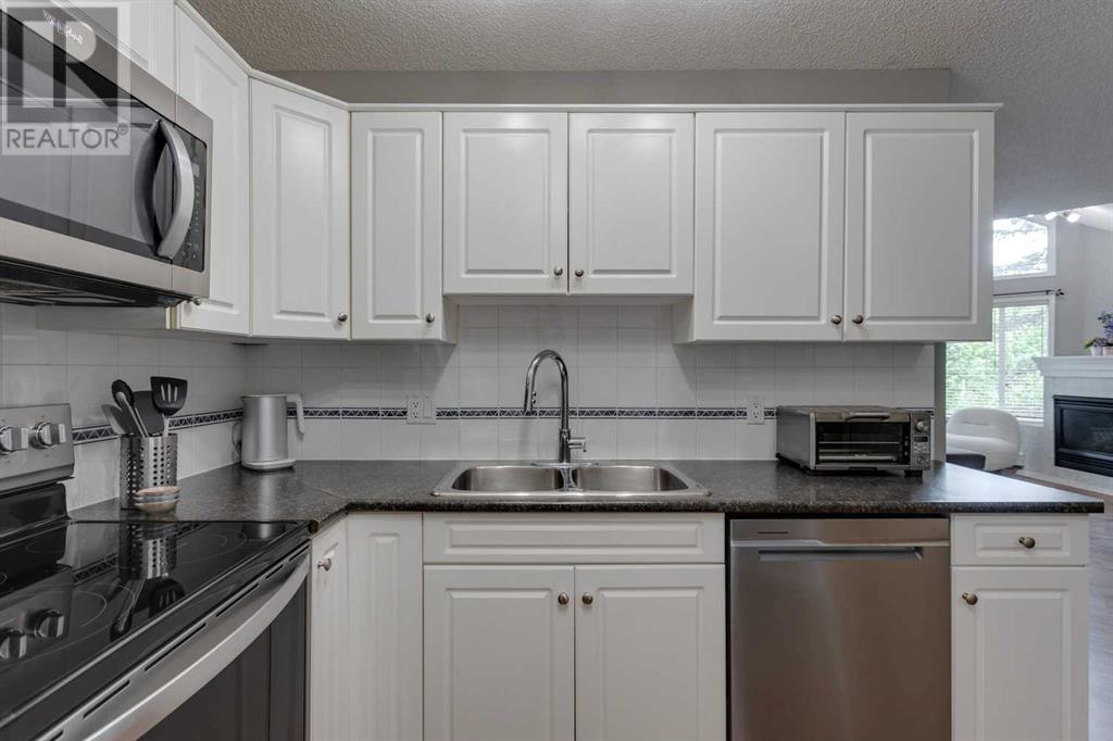 Single Family House for Sale in   Sierra Morena Mews SW Signal Hill Calgary 
