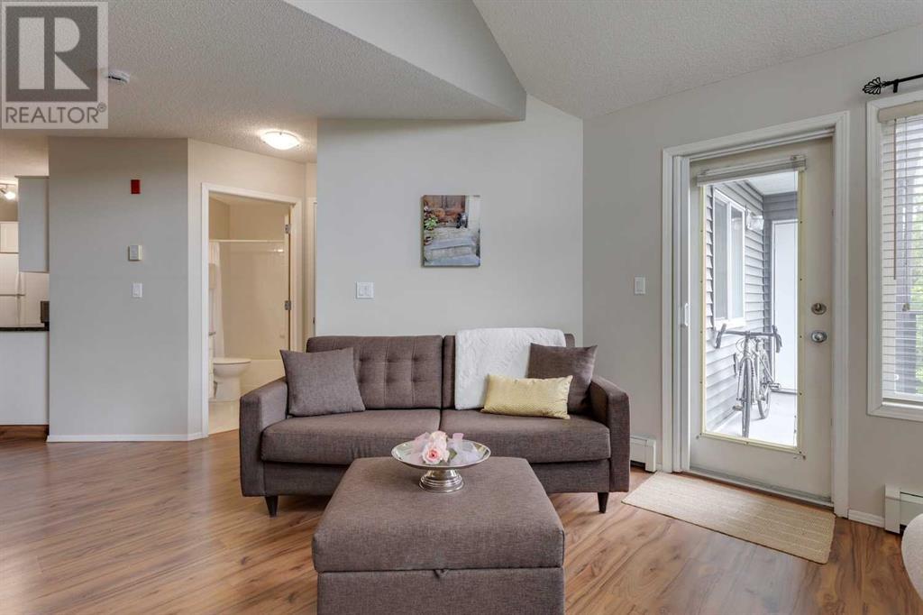 Single Family House for Sale in   Sierra Morena Mews SW Signal Hill Calgary 