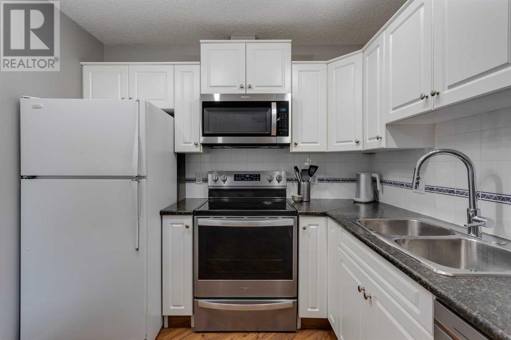 Single Family House for Sale in   Sierra Morena Mews SW Signal Hill Calgary 