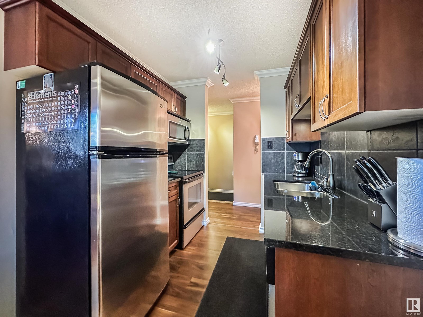 Photo 11 of 101 10555 83 Av Nw, Edmonton AB