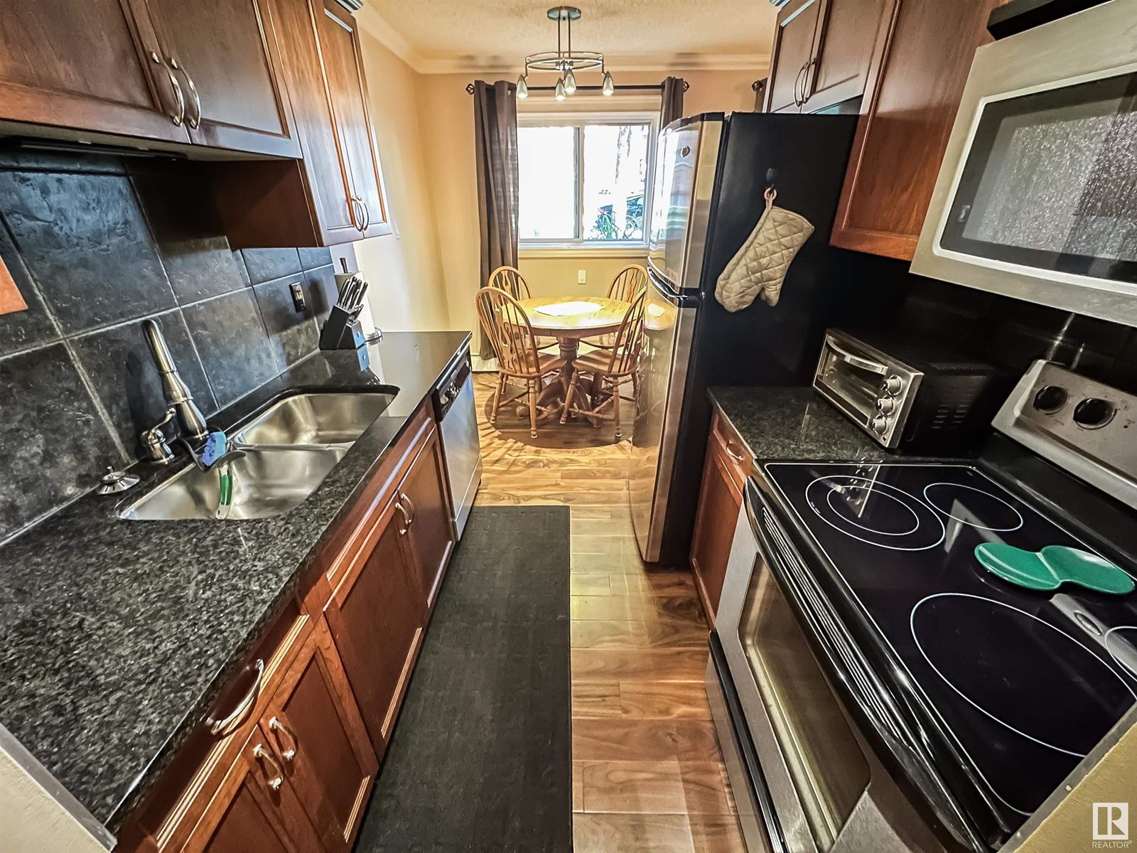 Photo 16 of 101 10555 83 Av Nw, Edmonton AB