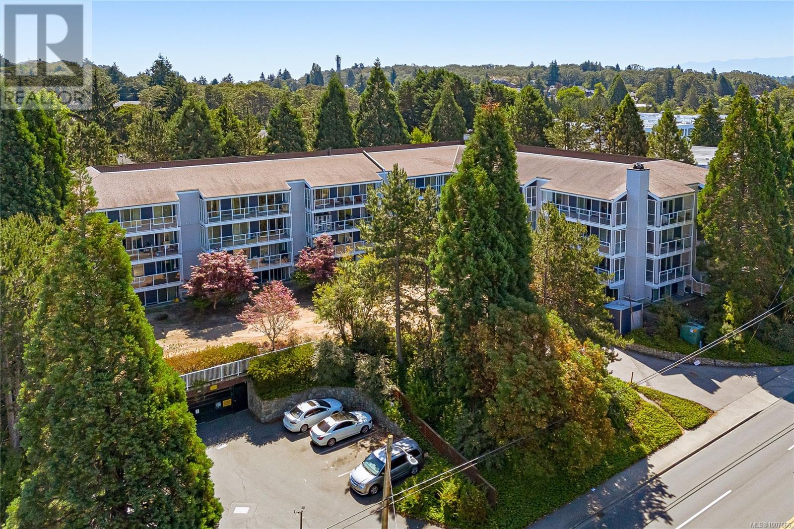 #403 3277 QUADRA ST - Image 1