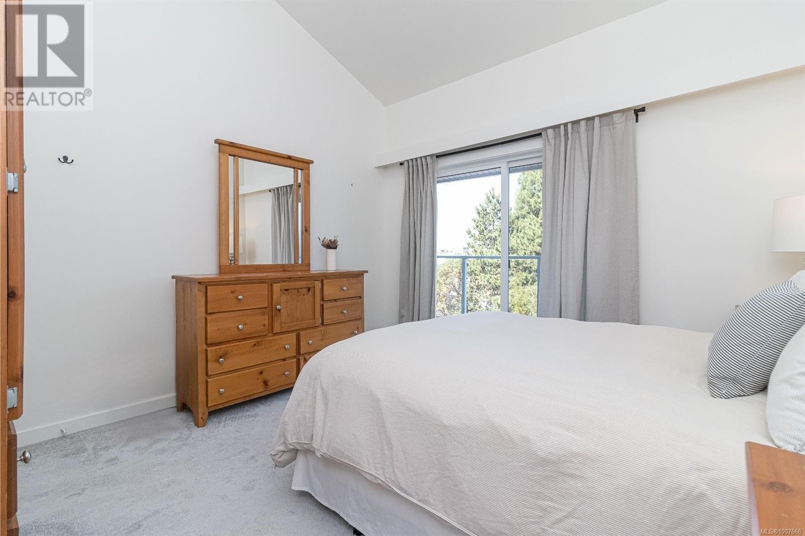 #403 3277 QUADRA ST - Image 12
