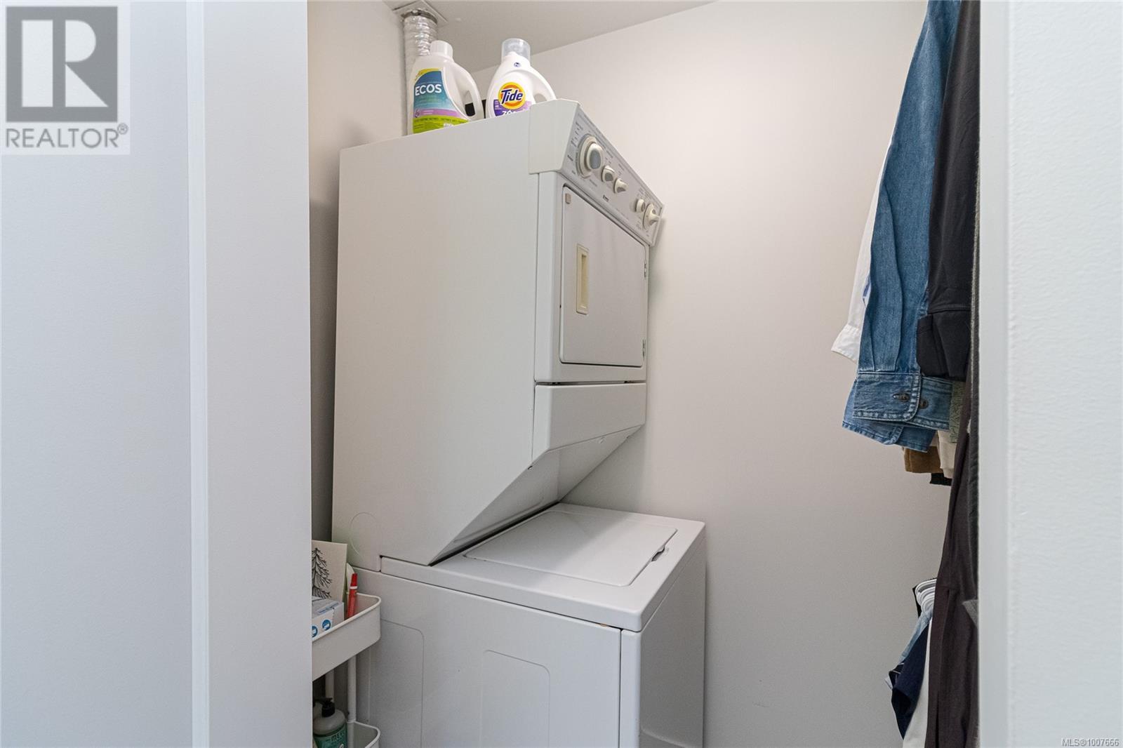 #403 3277 QUADRA ST - Image 17