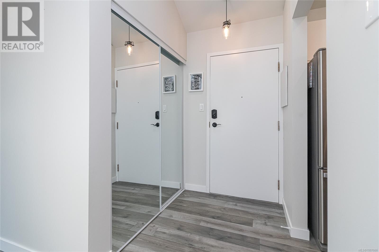 #403 3277 QUADRA ST - Image 19