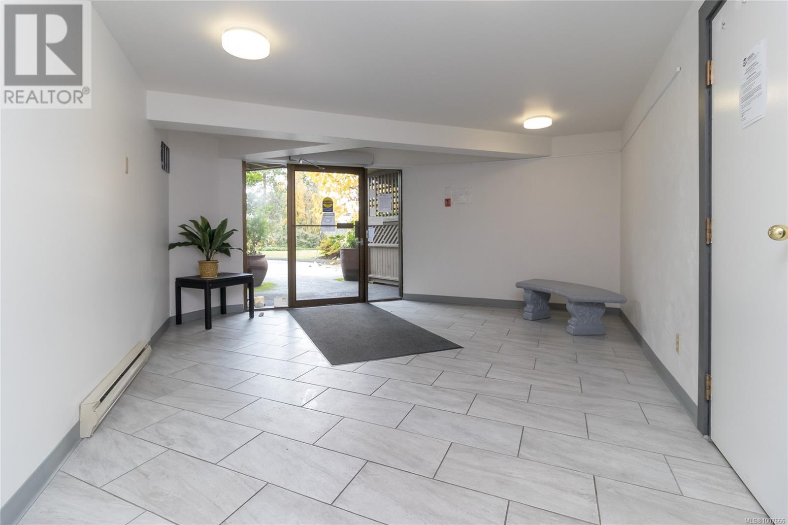 #403 3277 QUADRA ST - Image 22