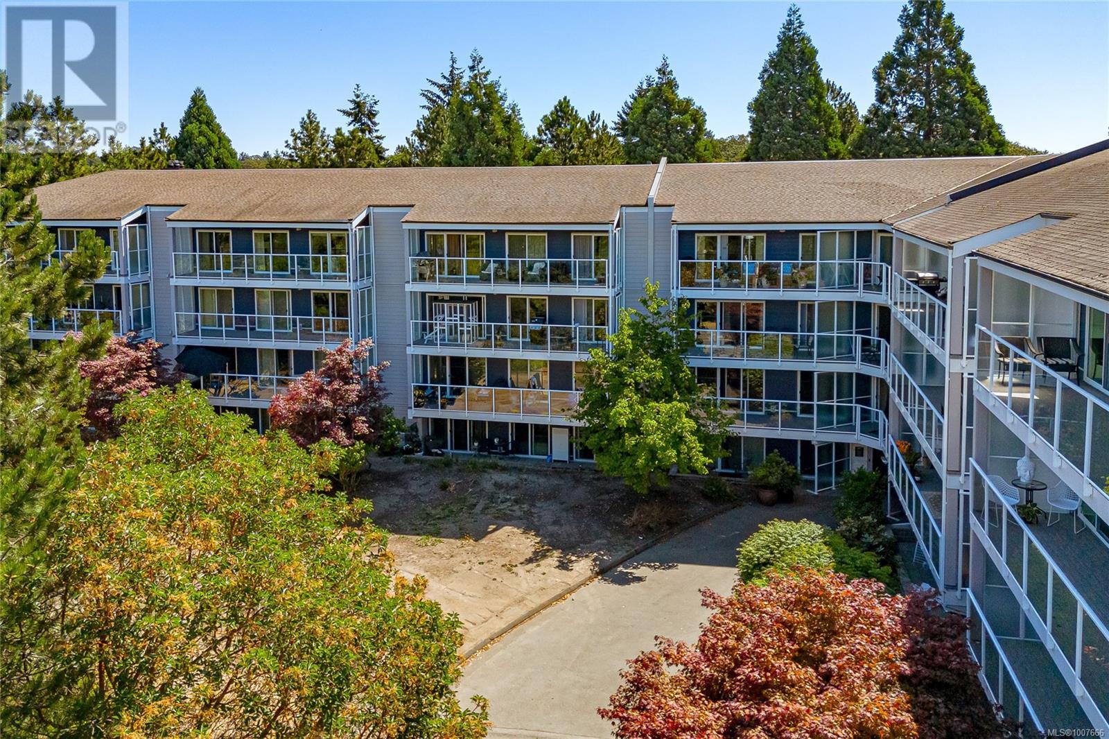 #403 3277 QUADRA ST - Image 27