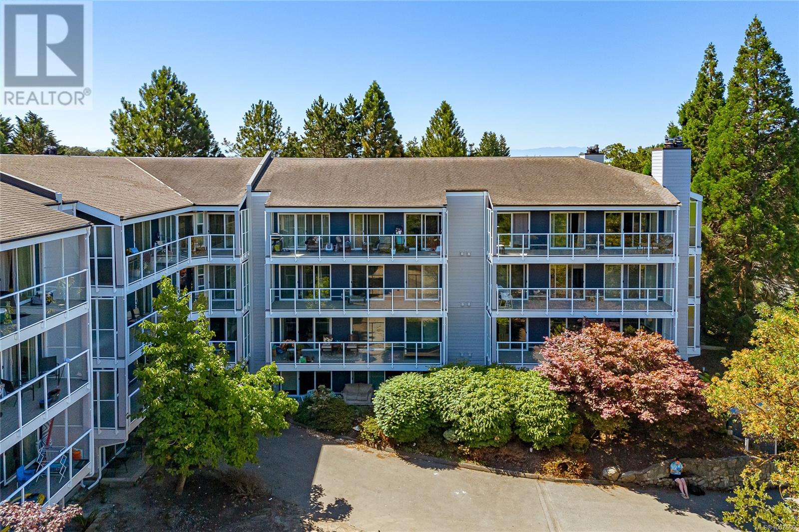 #403 3277 QUADRA ST - Image 28