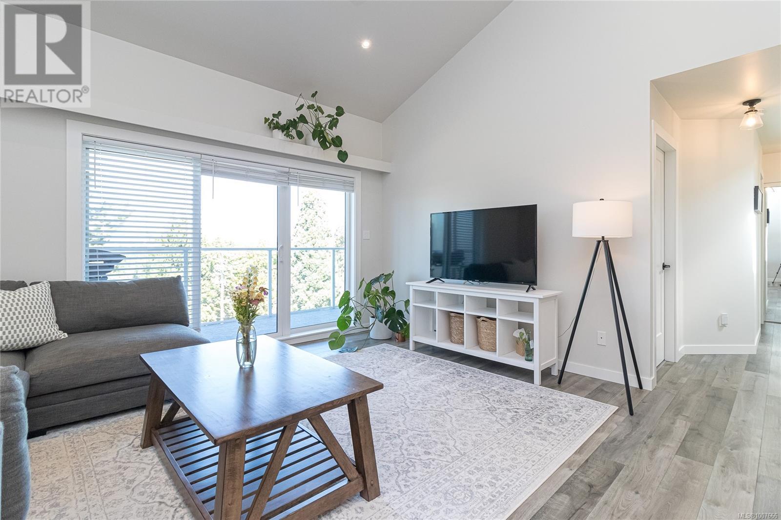 #403 3277 QUADRA ST - Image 3