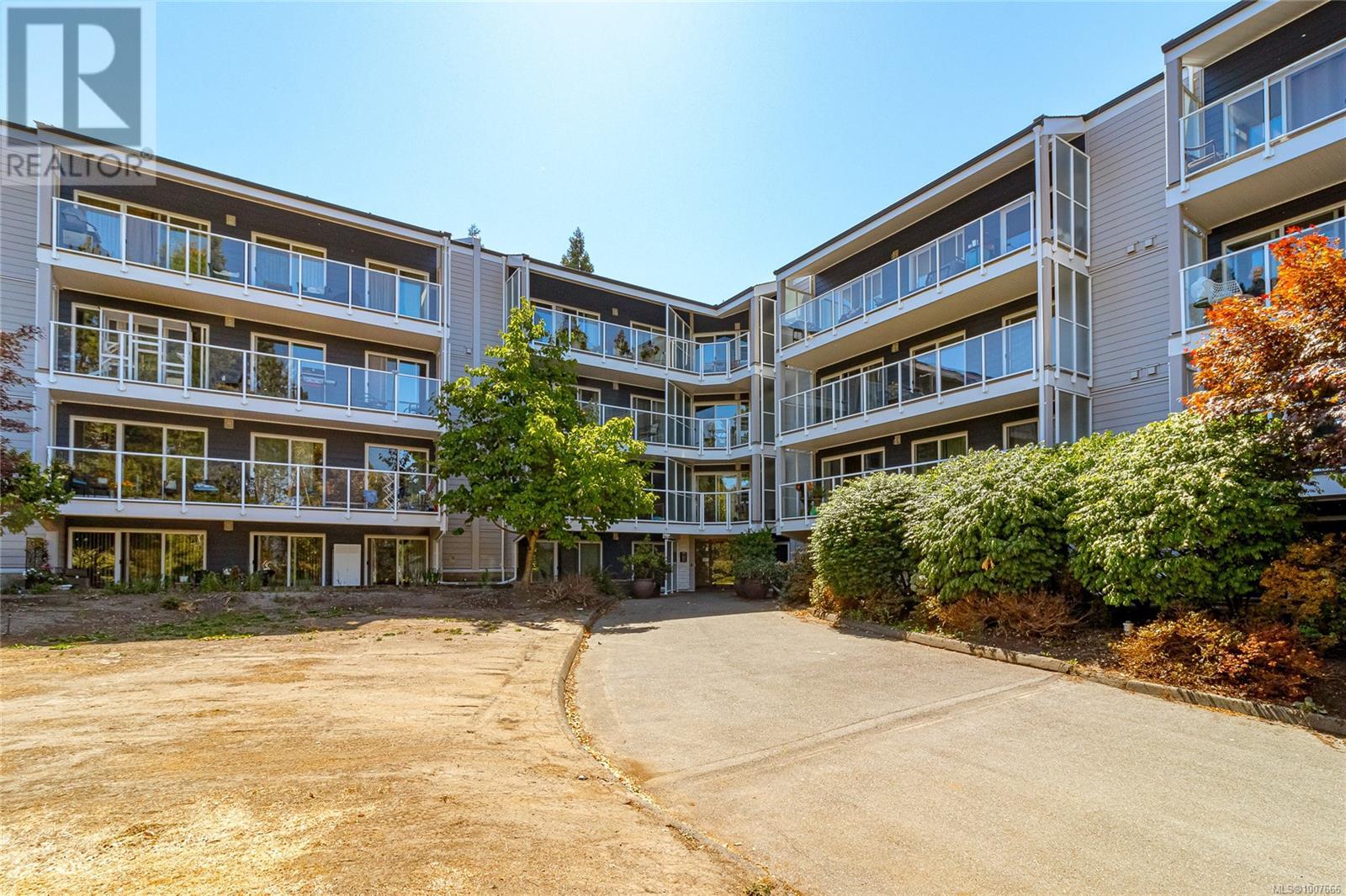 #403 3277 QUADRA ST - Image 31