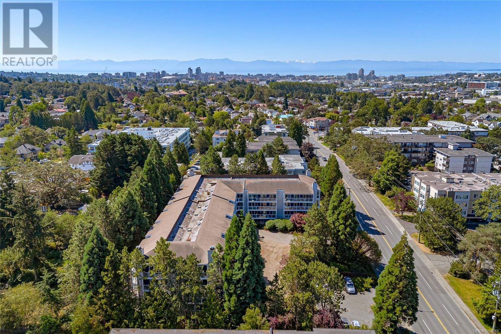 #403 3277 QUADRA ST - Image 32