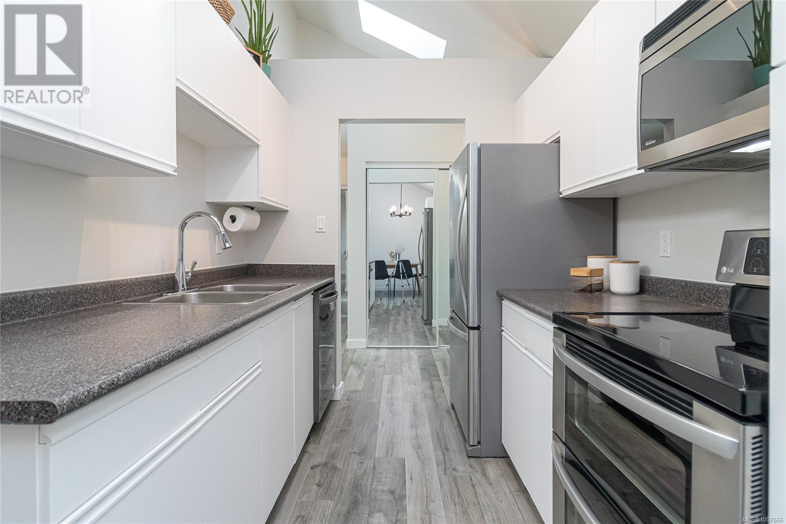 #403 3277 QUADRA ST - Image 7