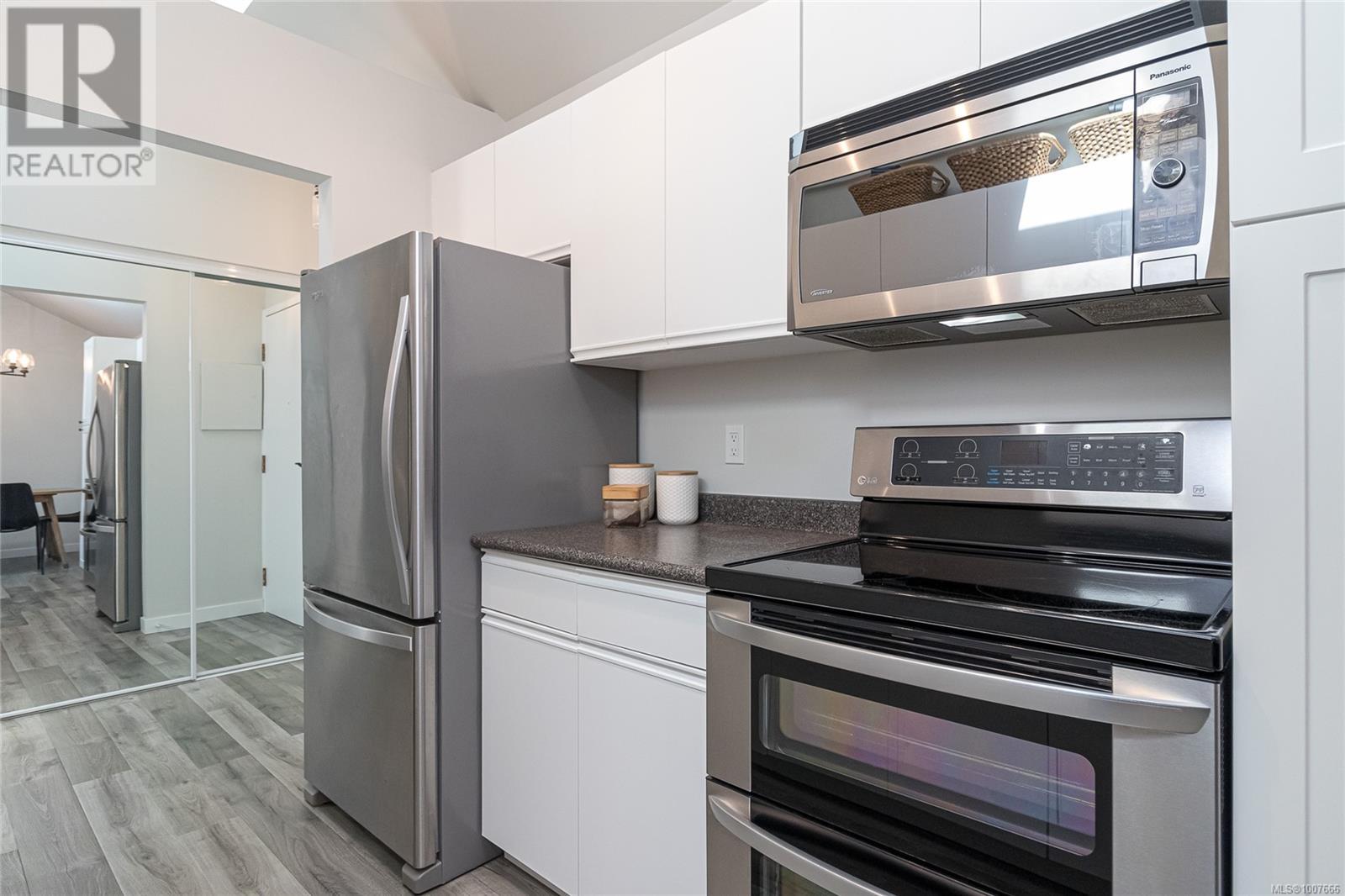 #403 3277 QUADRA ST - Image 9
