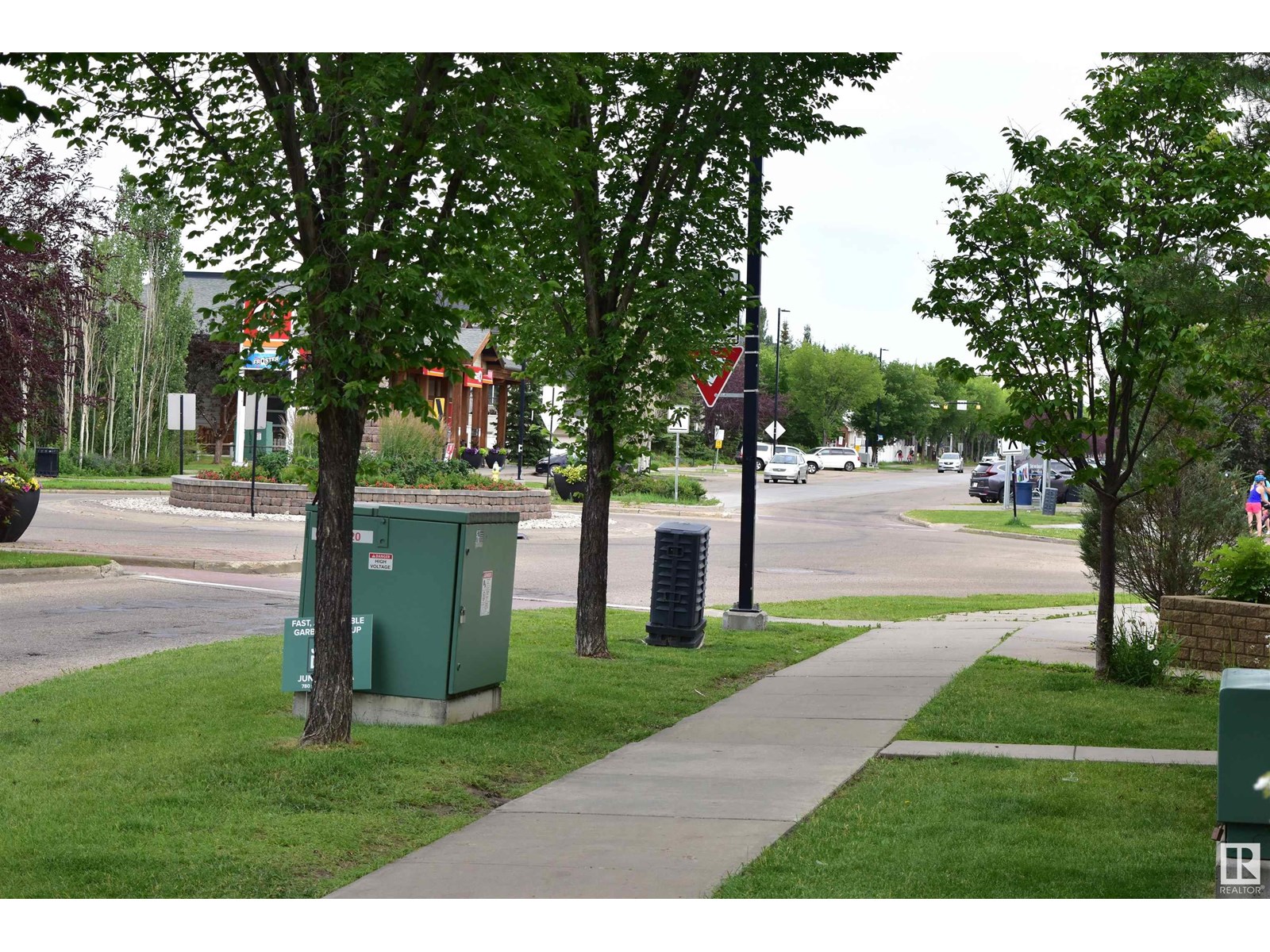 Photo 6 of 1641 Towne Centre Bv Nw, Edmonton AB