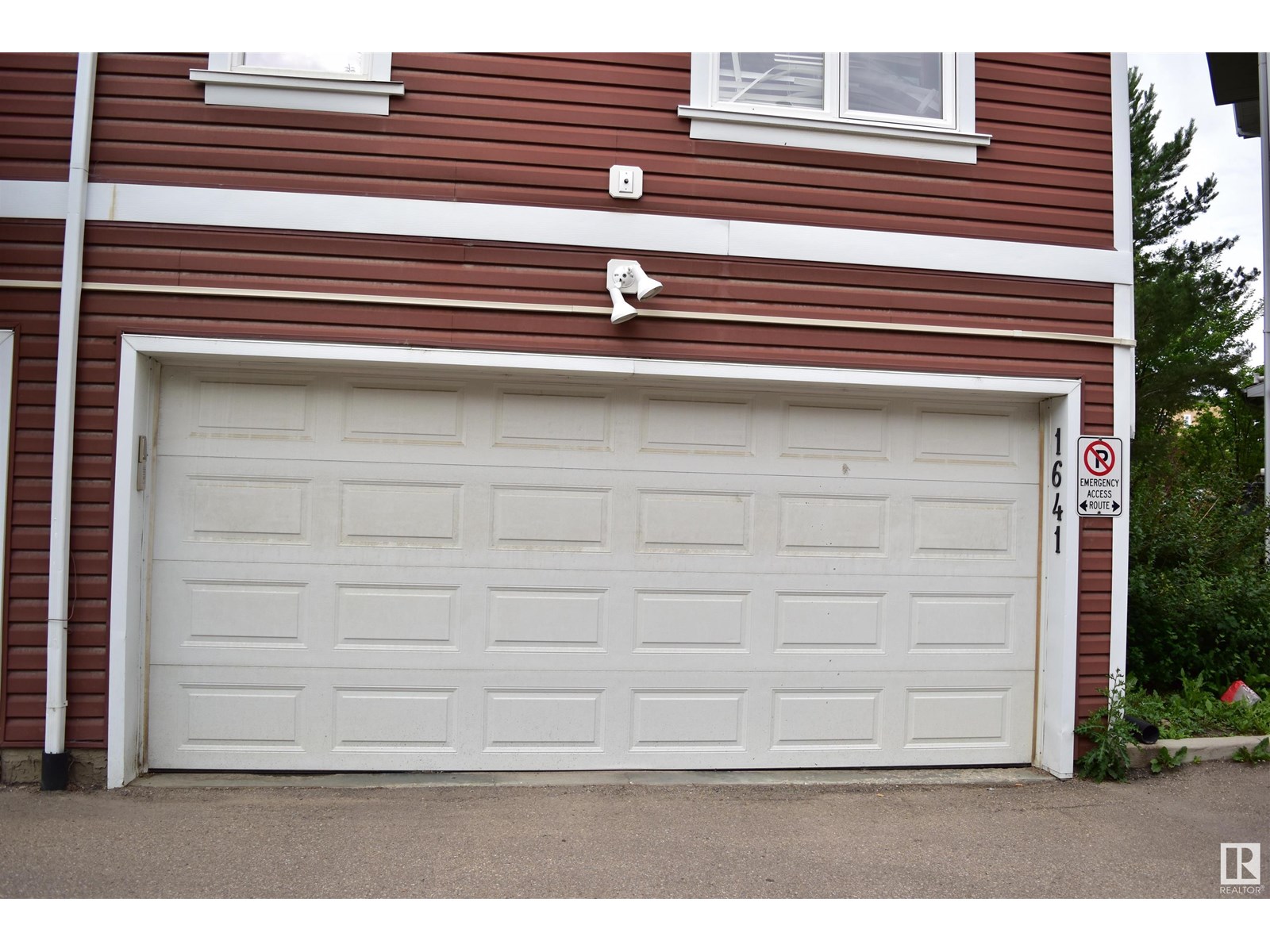 Photo 7 of 1641 Towne Centre Bv Nw, Edmonton AB