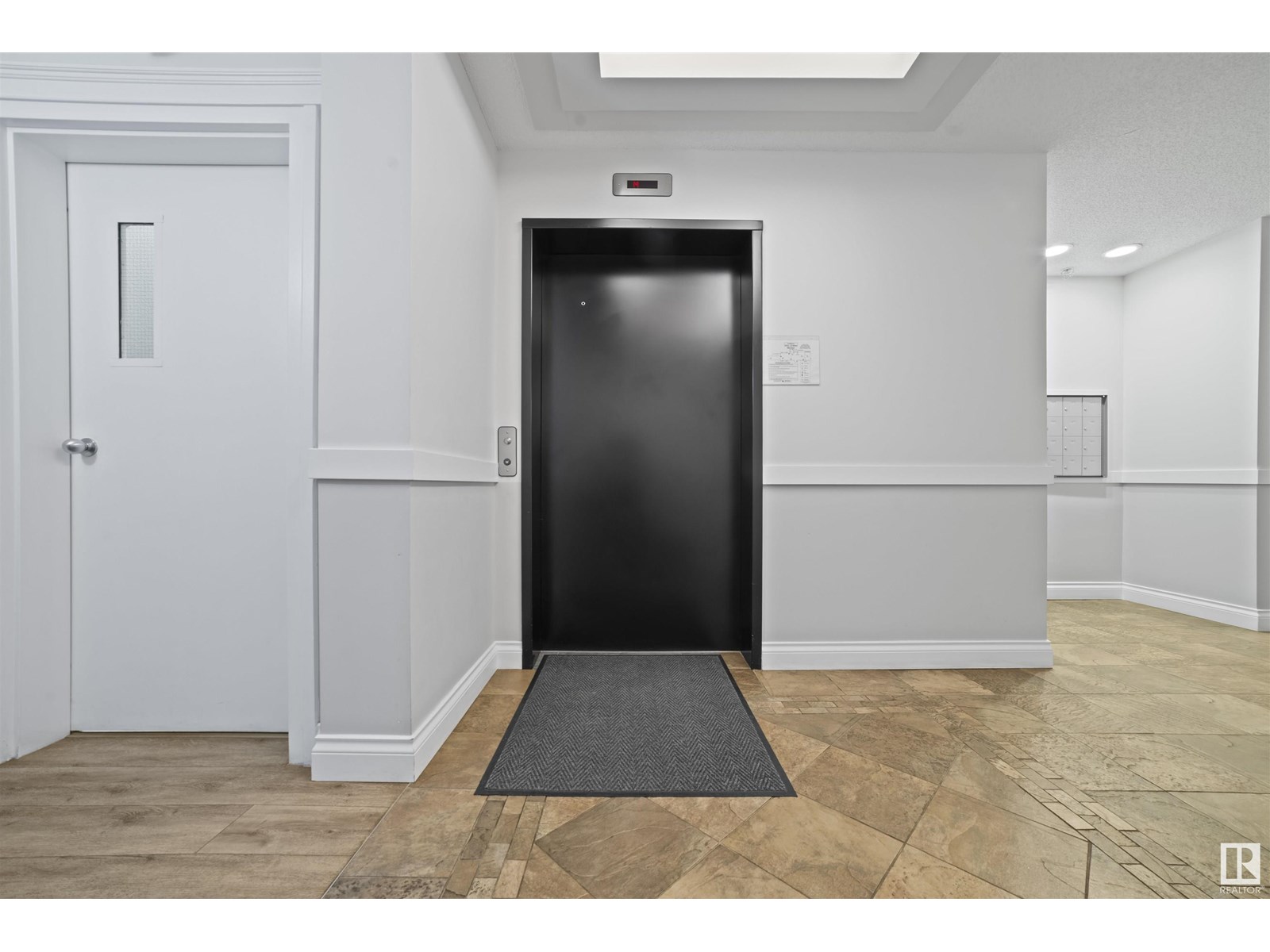 Photo 10 of 405 10232 115 St Nw Nw, Edmonton AB