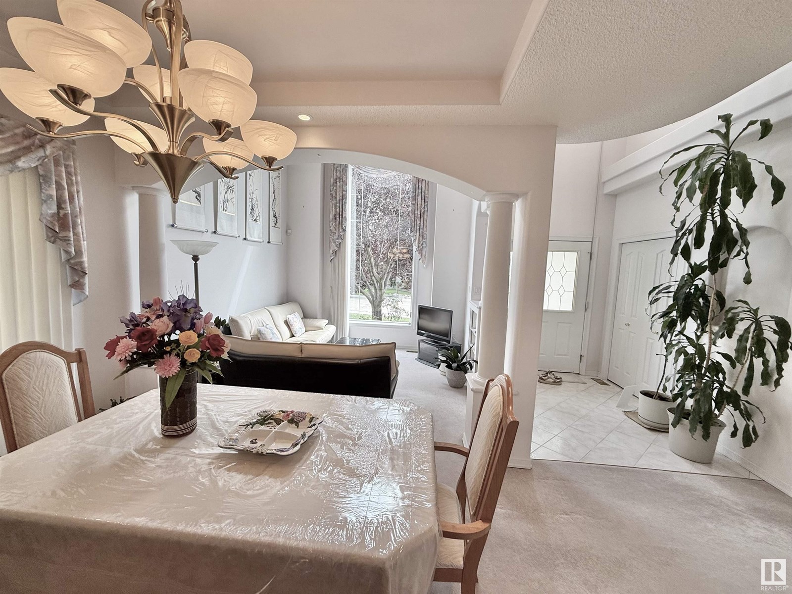 Photo 7 of 8416 160 A Av Nw, Edmonton AB
