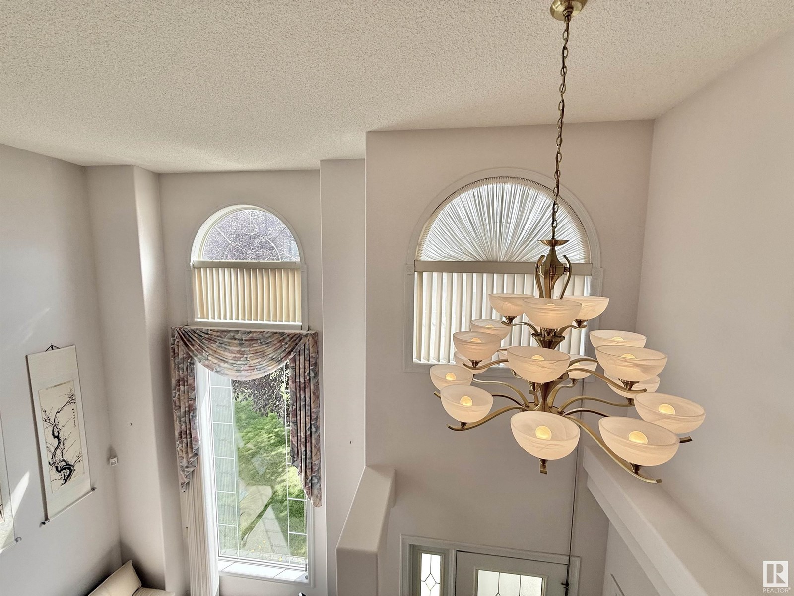 Photo 13 of 8416 160 A Av Nw, Edmonton AB