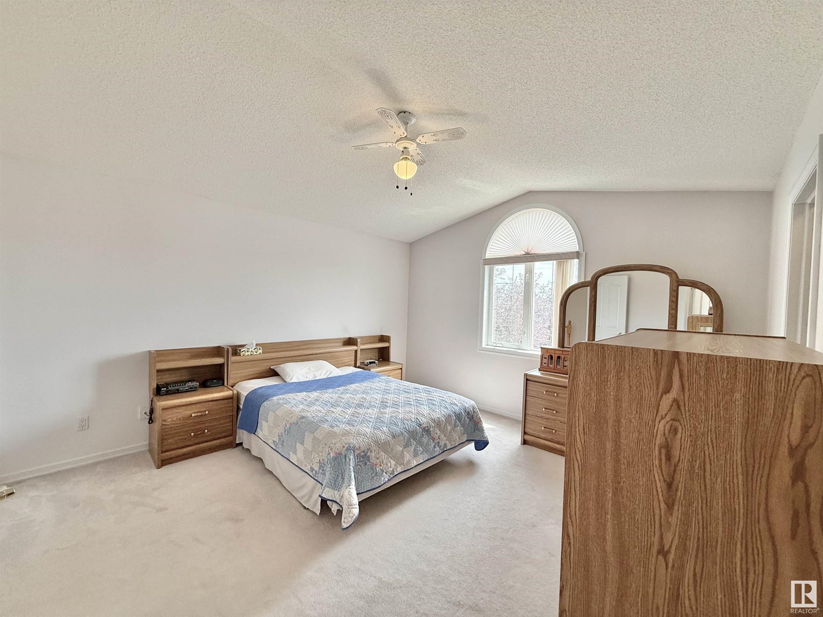Photo 22 of 8416 160 A Av Nw, Edmonton AB