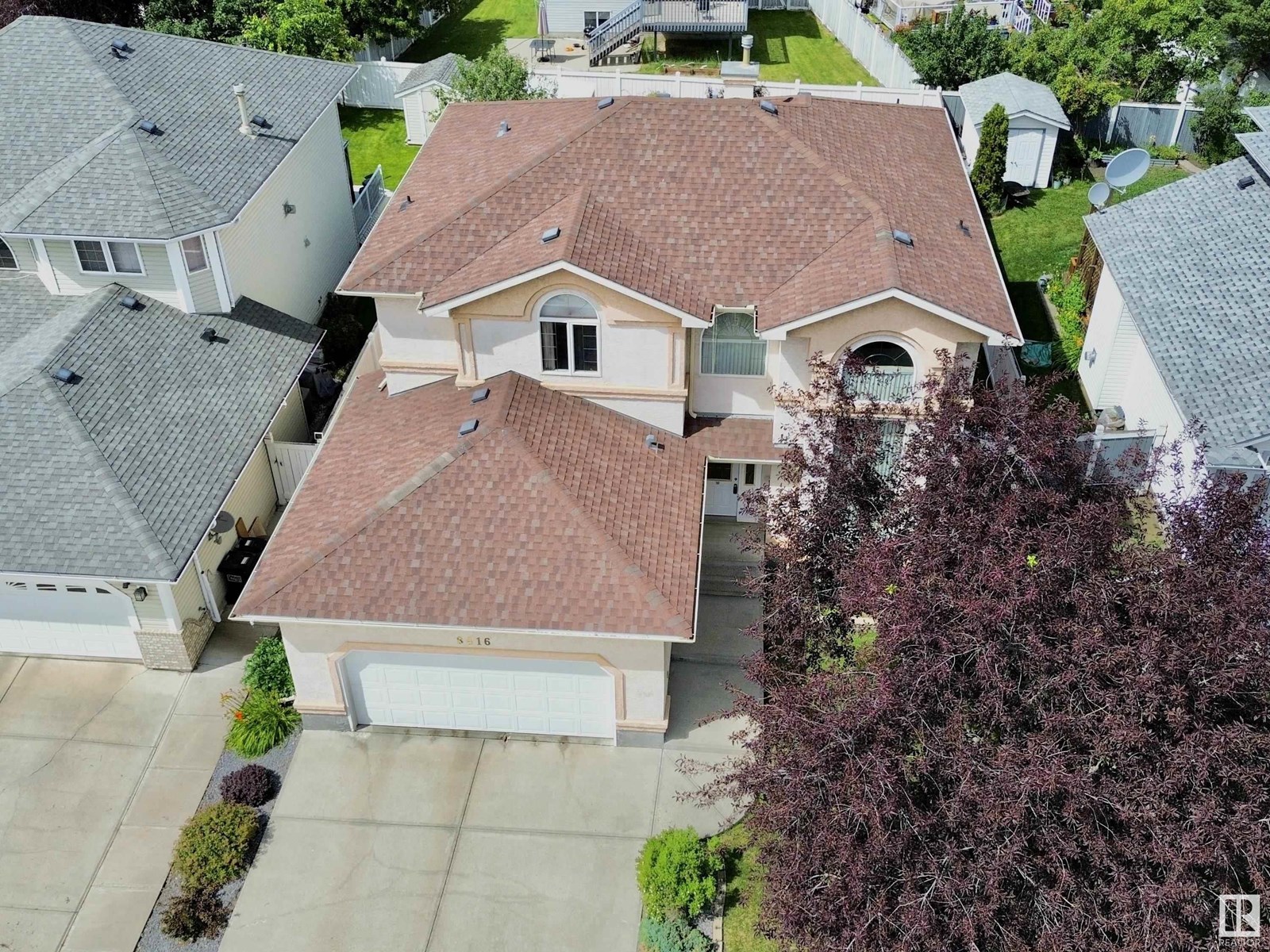 Photo 6 of 8416 160 A Av Nw, Edmonton AB