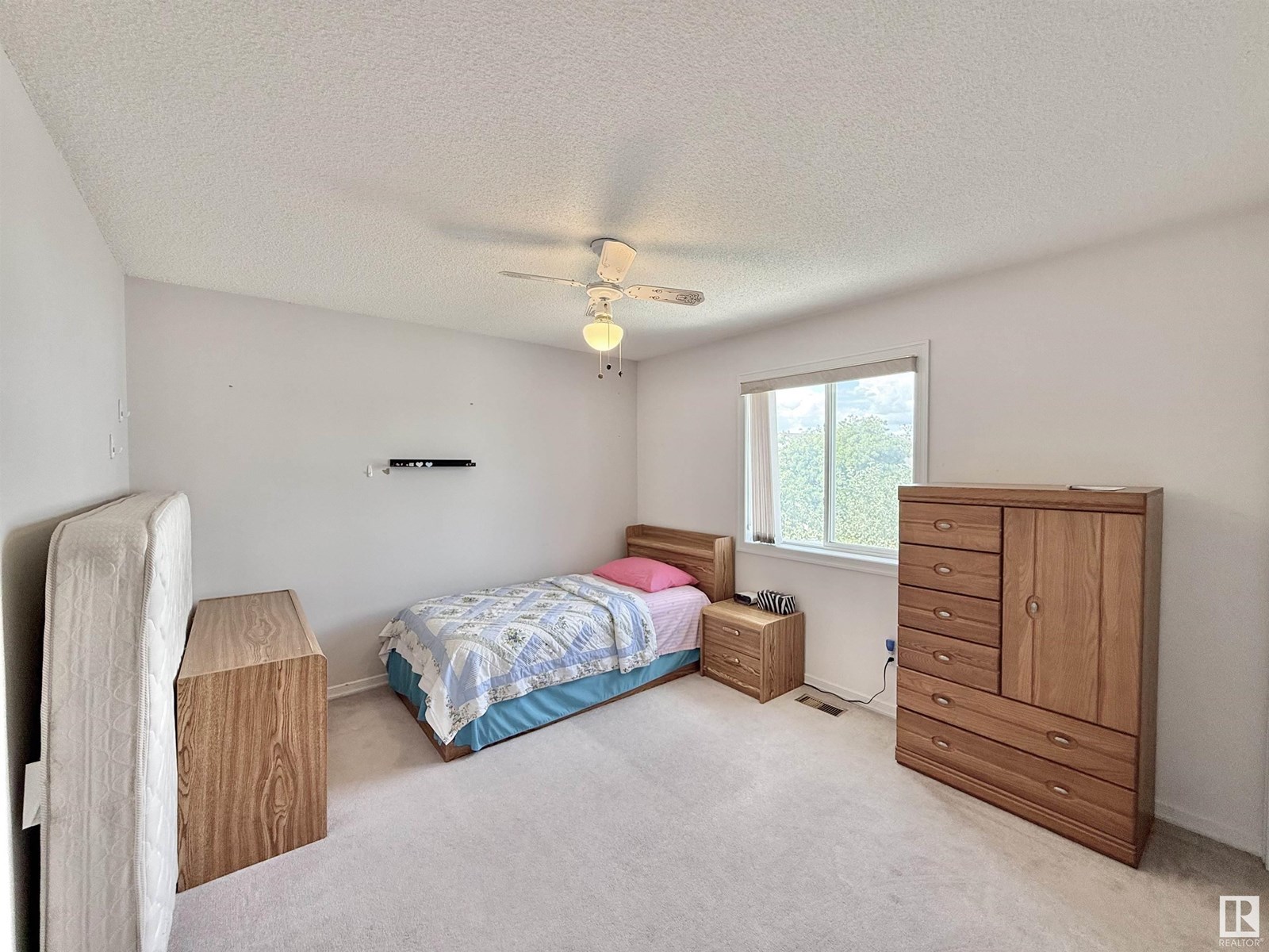 Photo 34 of 8416 160 A Av Nw, Edmonton AB