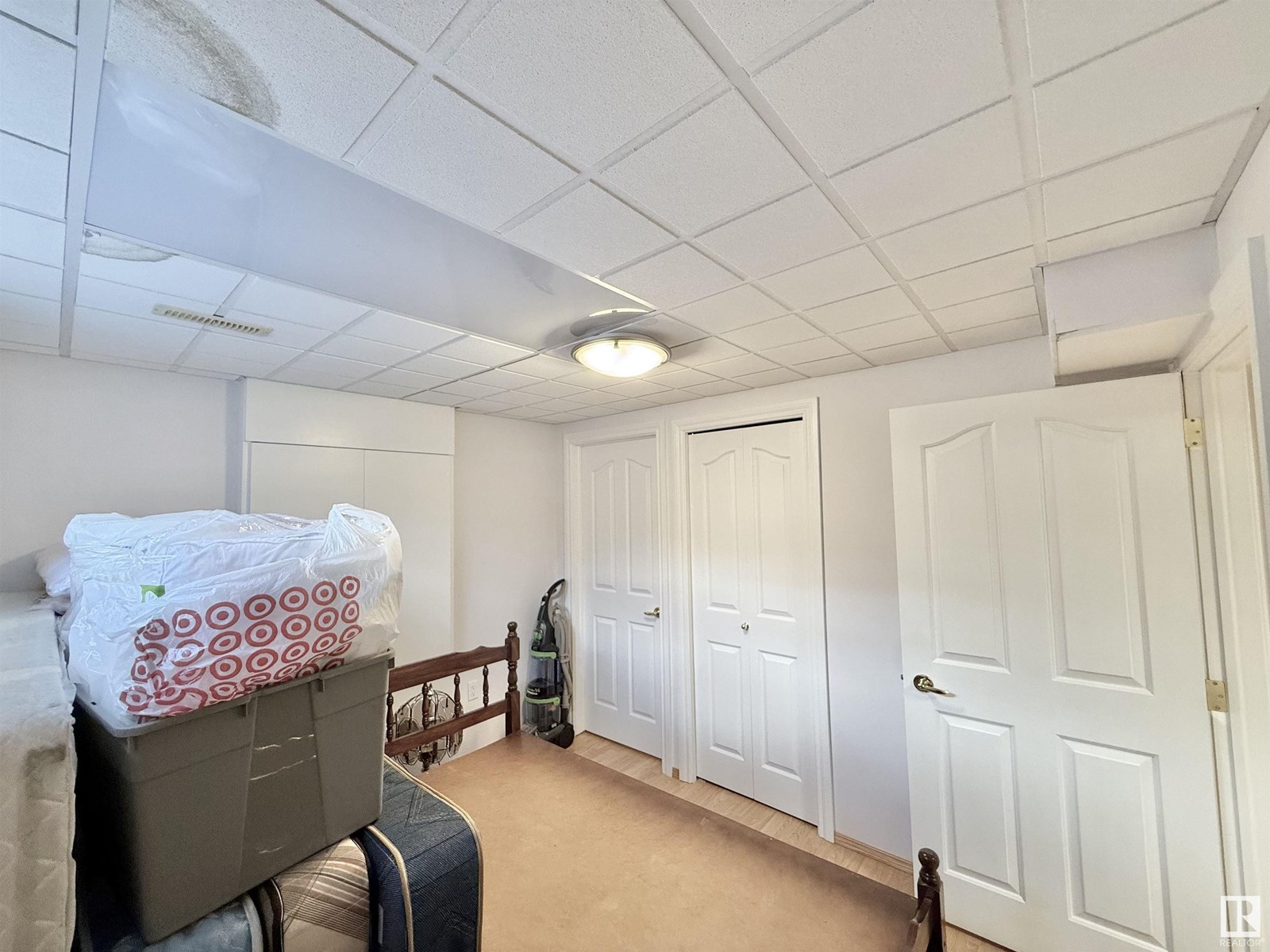 Photo 10 of 8416 160 A Av Nw, Edmonton AB