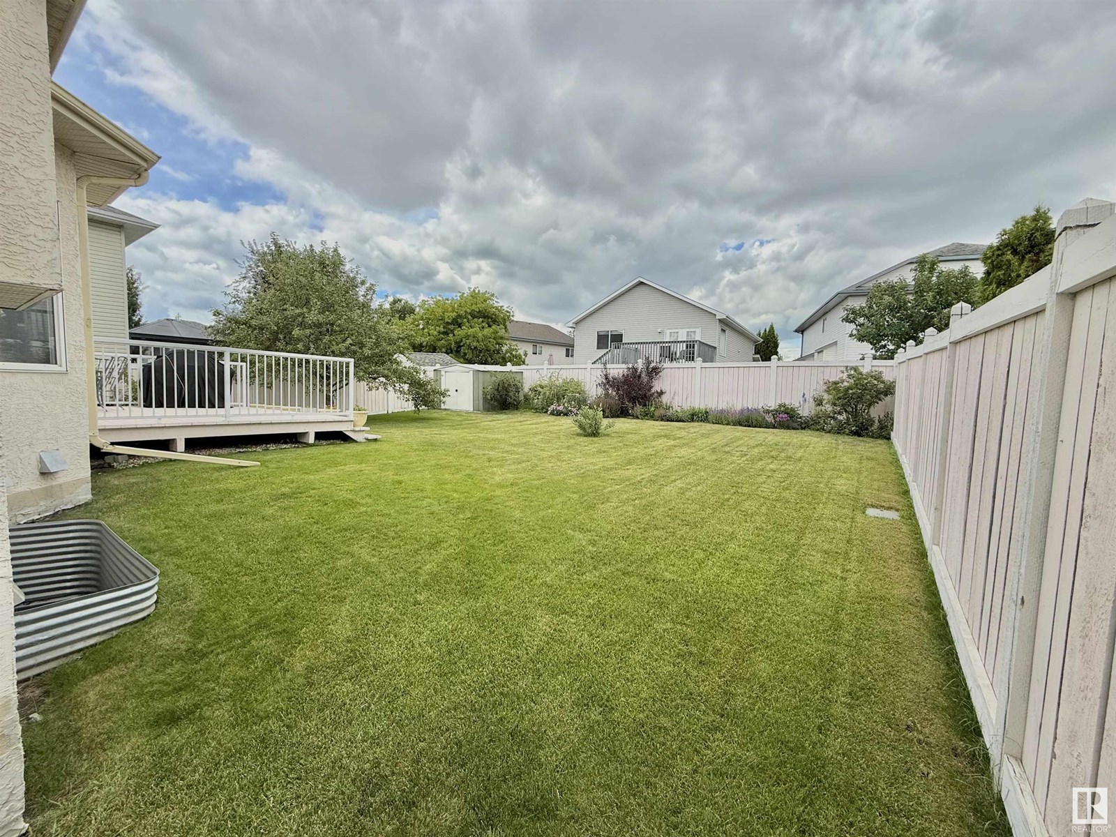 Photo 8 of 8416 160 A Av Nw, Edmonton AB
