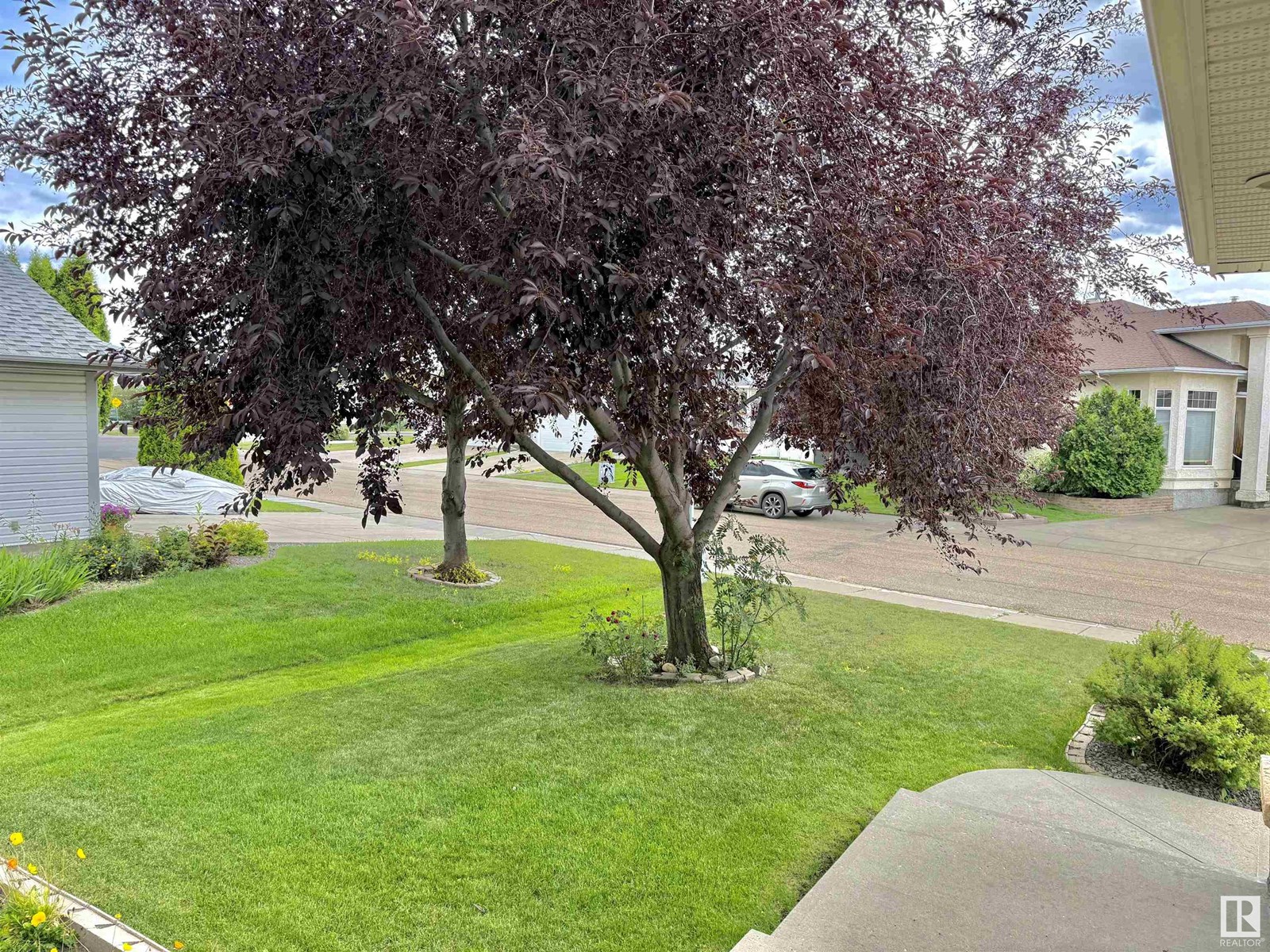 Photo 16 of 8416 160 A Av Nw, Edmonton AB
