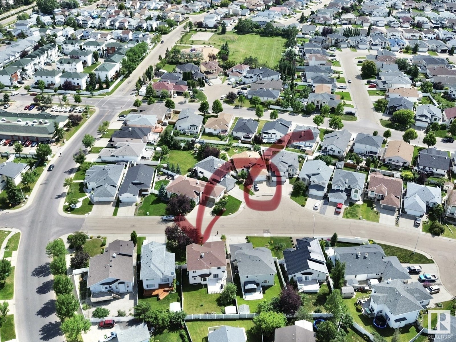 Photo 19 of 8416 160 A Av Nw, Edmonton AB