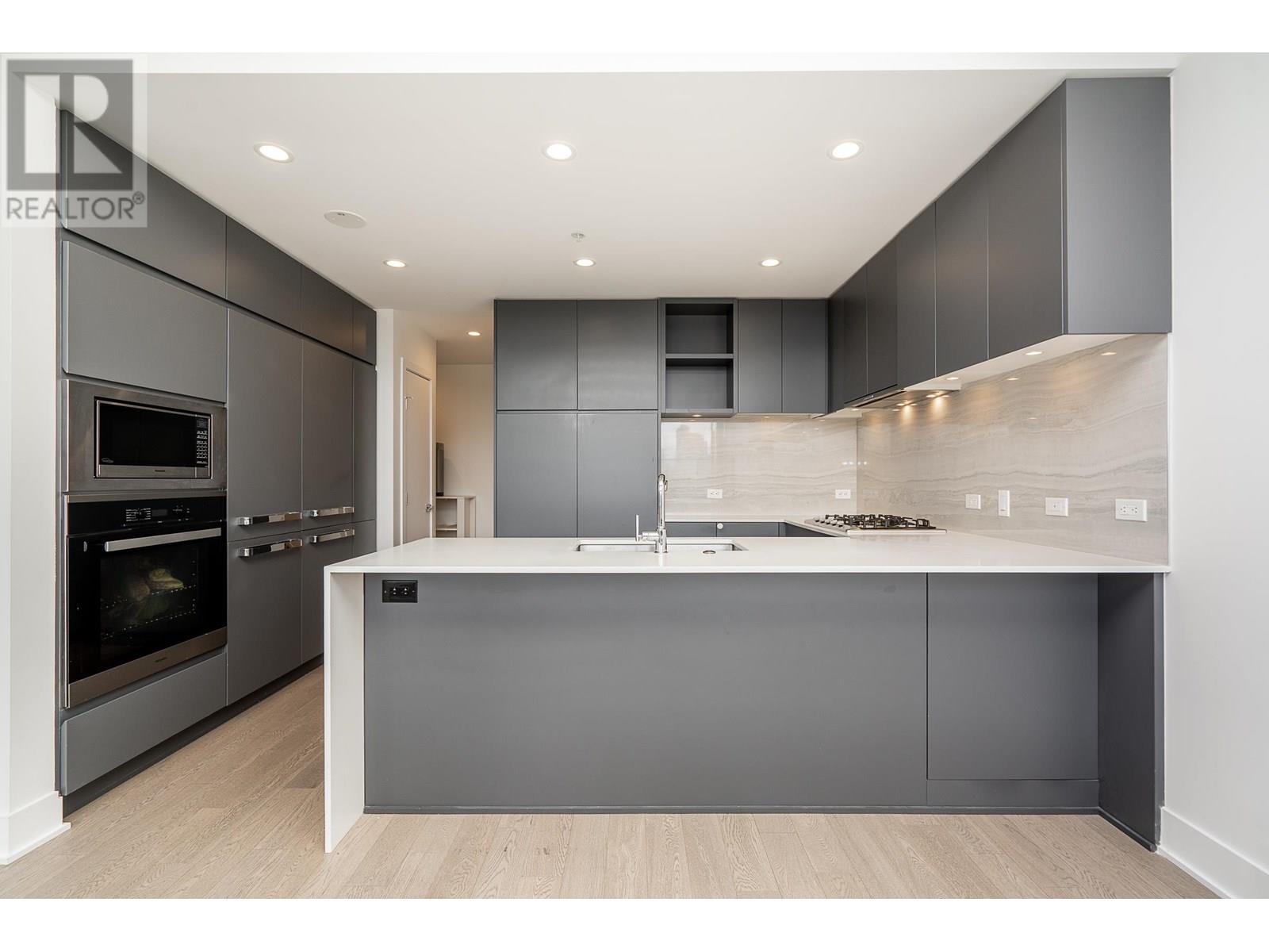 Photo 3 of 2401 450 Westview Street, Coquitlam BC